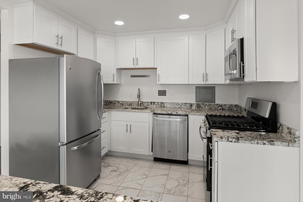 5500 FRIENDSHIP BOULEVARD Unit: 1823N