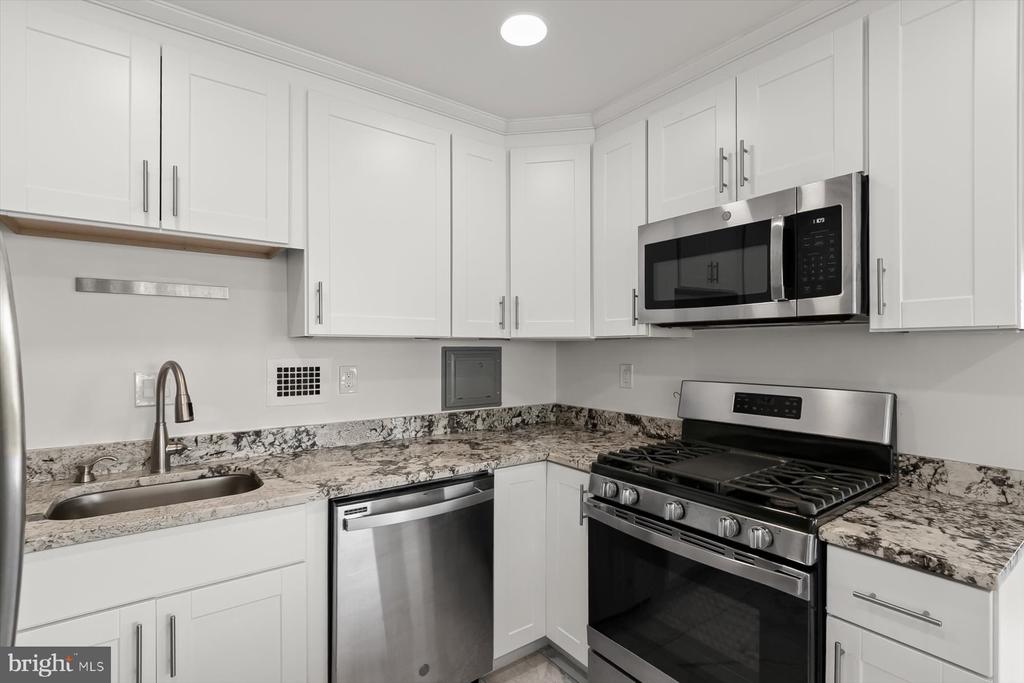 5500 FRIENDSHIP BOULEVARD Unit: 1823N