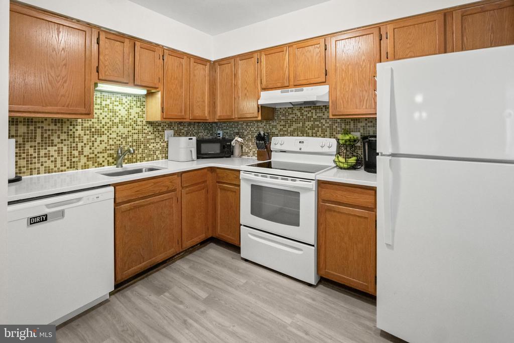 29 HIGHSTREAM COURT Unit: 1027