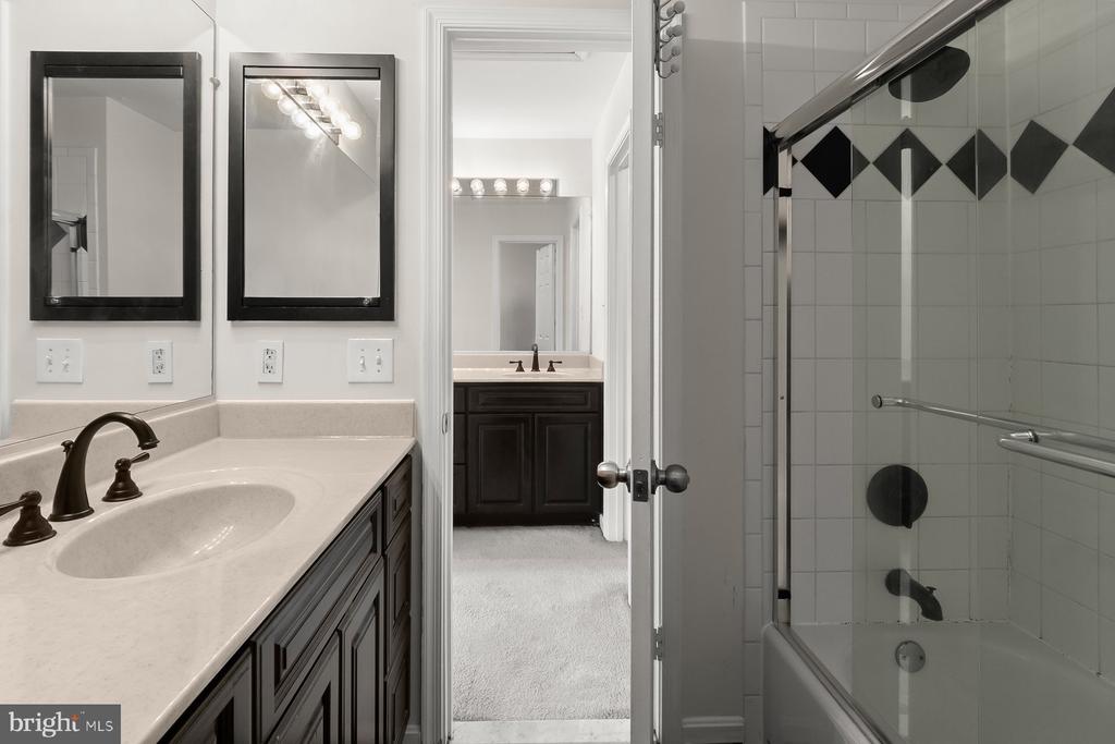 29 HIGHSTREAM COURT Unit: 1027