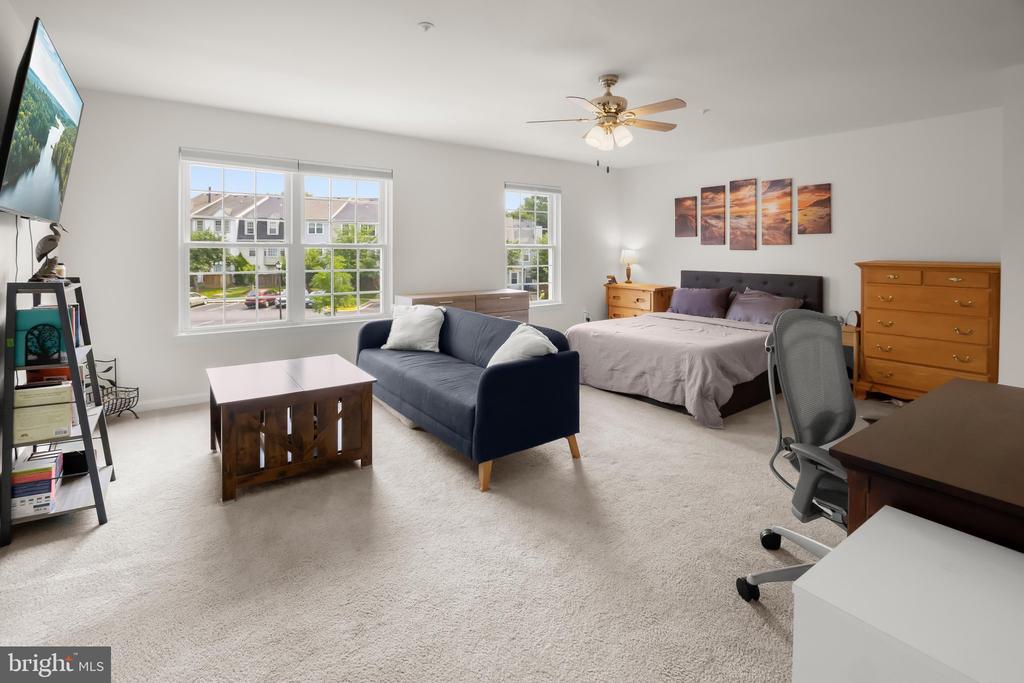 29 HIGHSTREAM COURT Unit: 1027