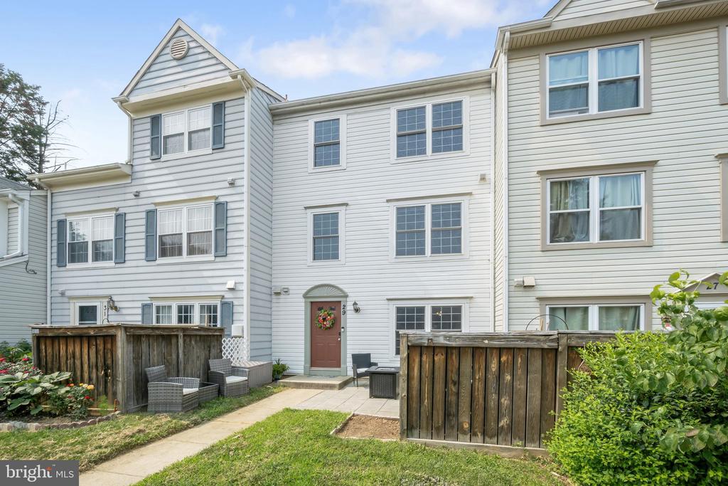 29 HIGHSTREAM COURT Unit: 1027