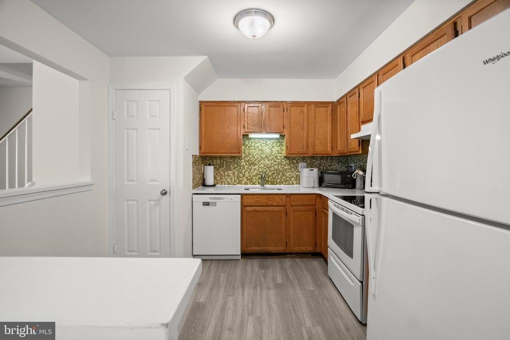 29 HIGHSTREAM COURT Unit: 1027