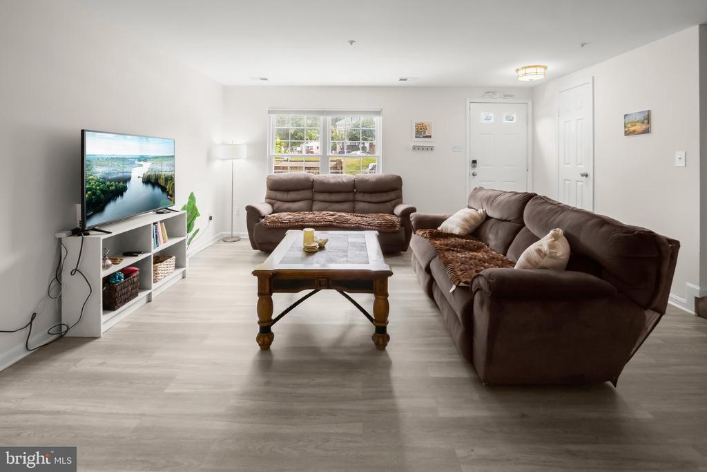 29 HIGHSTREAM COURT Unit: 1027