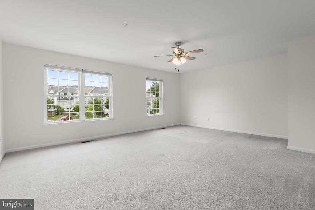 29 HIGHSTREAM COURT Unit: 1027