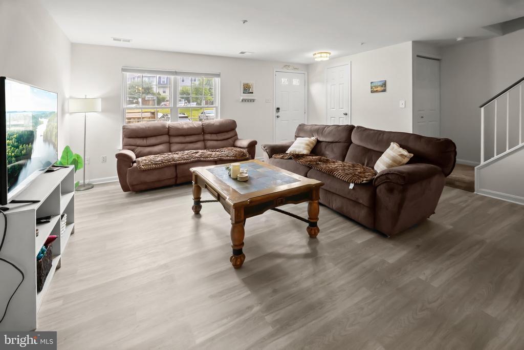 29 HIGHSTREAM COURT Unit: 1027