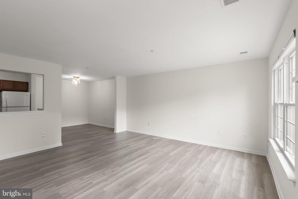 29 HIGHSTREAM COURT Unit: 1027