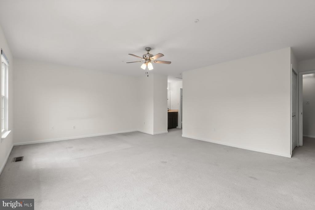 29 HIGHSTREAM COURT Unit: 1027