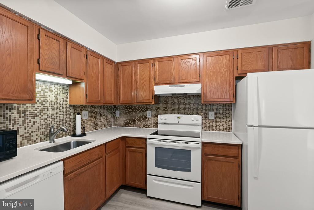 29 HIGHSTREAM COURT Unit: 1027