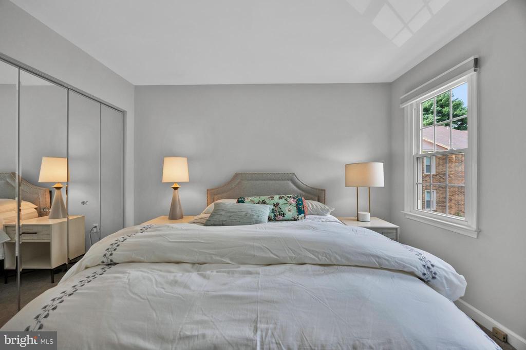 5816 TUDOR LANE