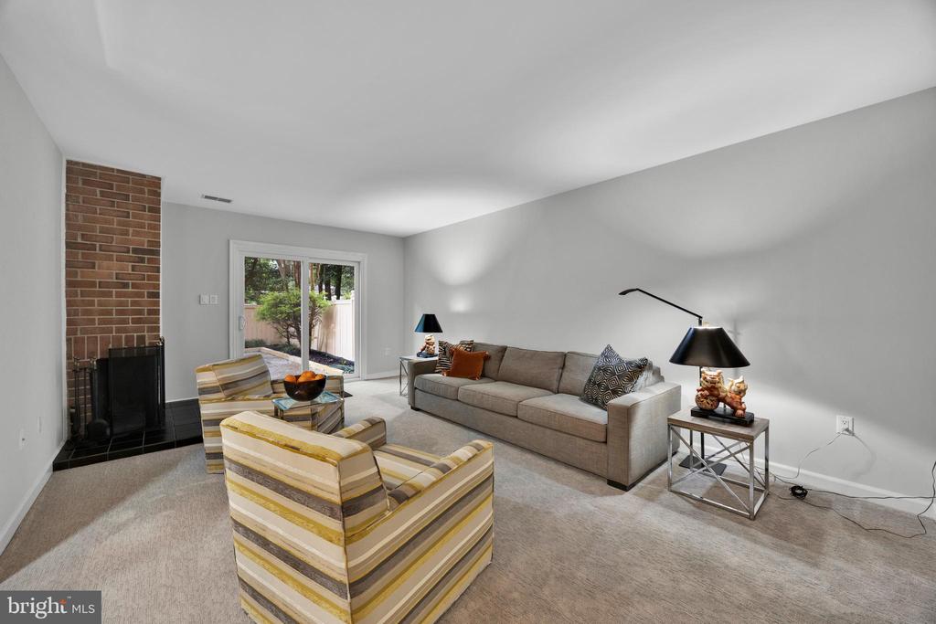 5816 TUDOR LANE