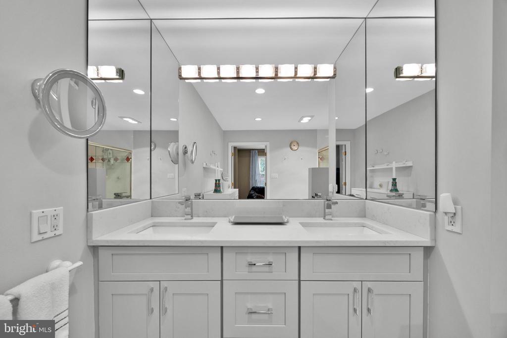 5816 TUDOR LANE