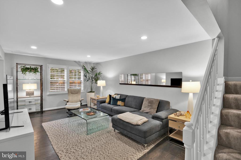 5816 TUDOR LANE