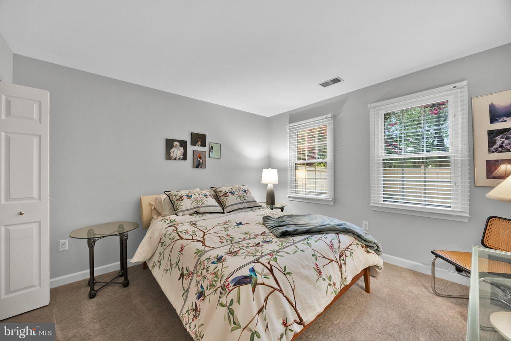 5816 TUDOR LANE