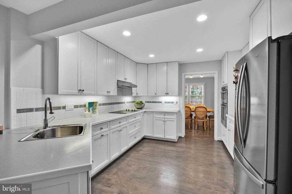 5816 TUDOR LANE