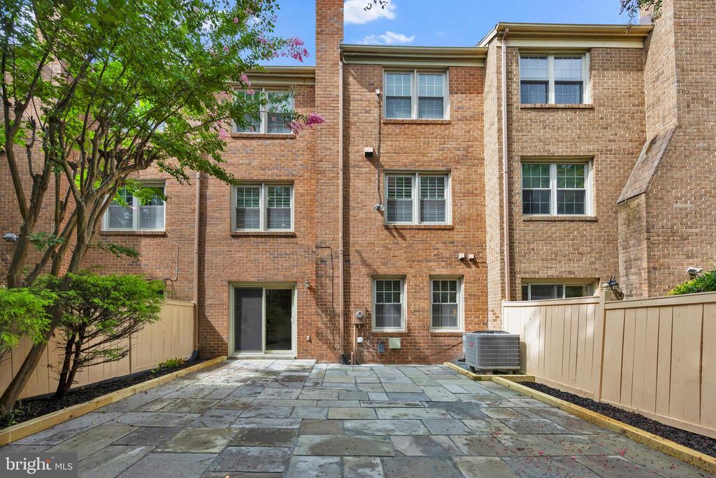 5816 TUDOR LANE
