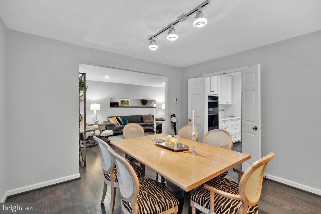 5816 TUDOR LANE