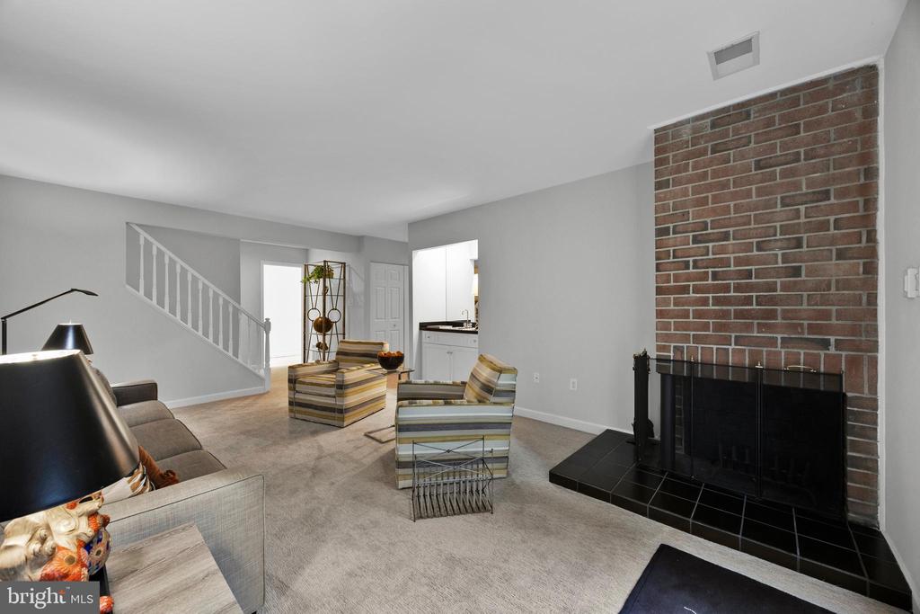 5816 TUDOR LANE