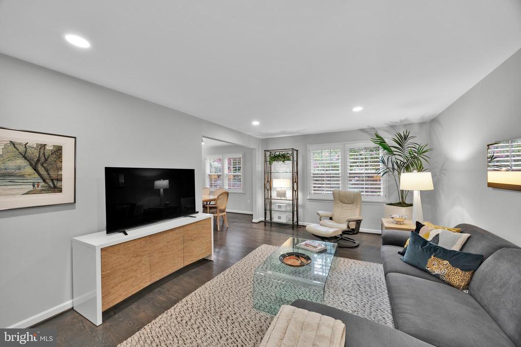 5816 TUDOR LANE