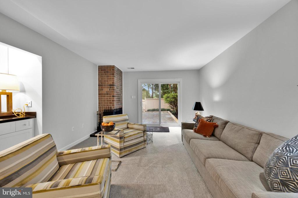 5816 TUDOR LANE