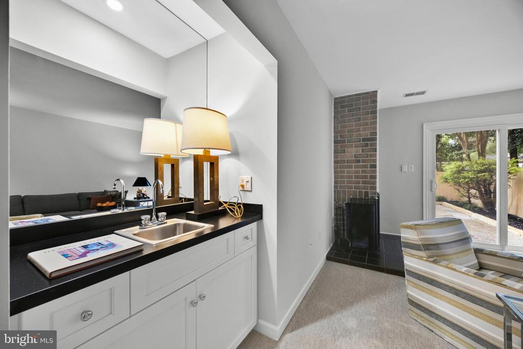 5816 TUDOR LANE