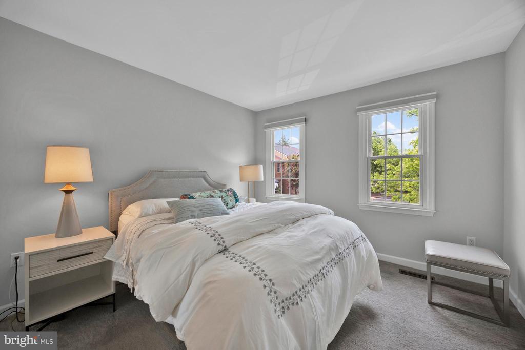 5816 TUDOR LANE