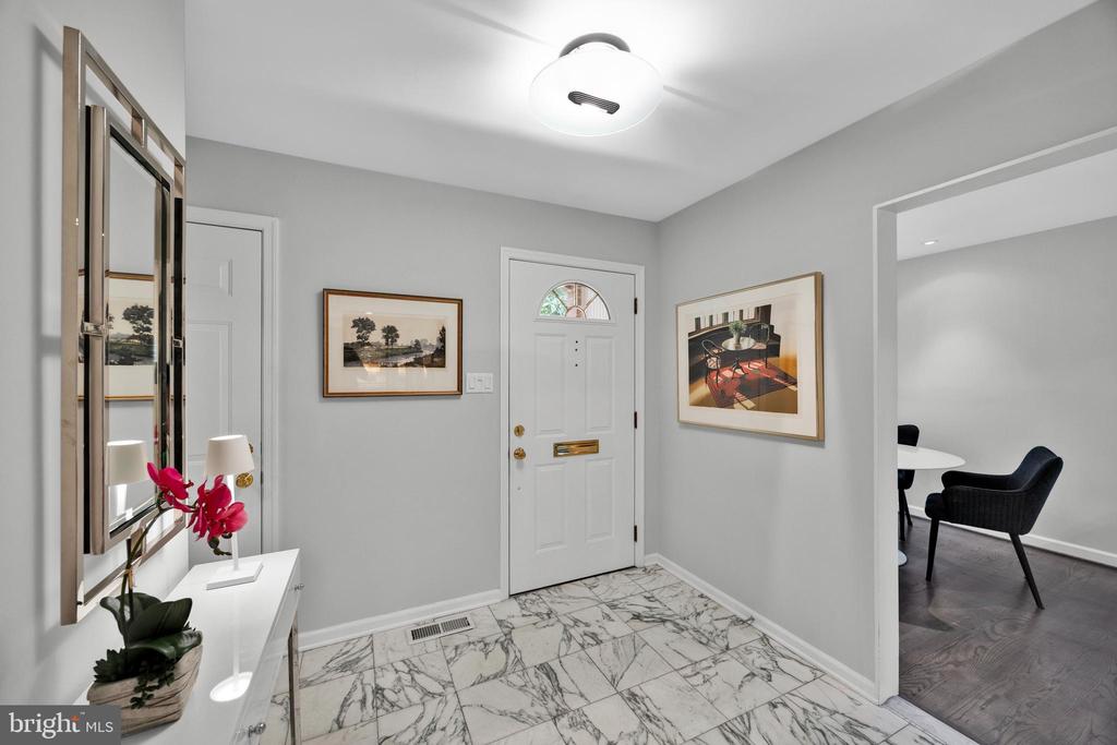 5816 TUDOR LANE