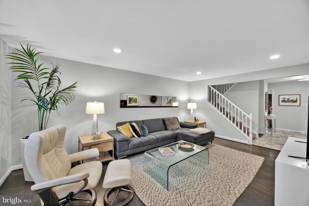 5816 TUDOR LANE