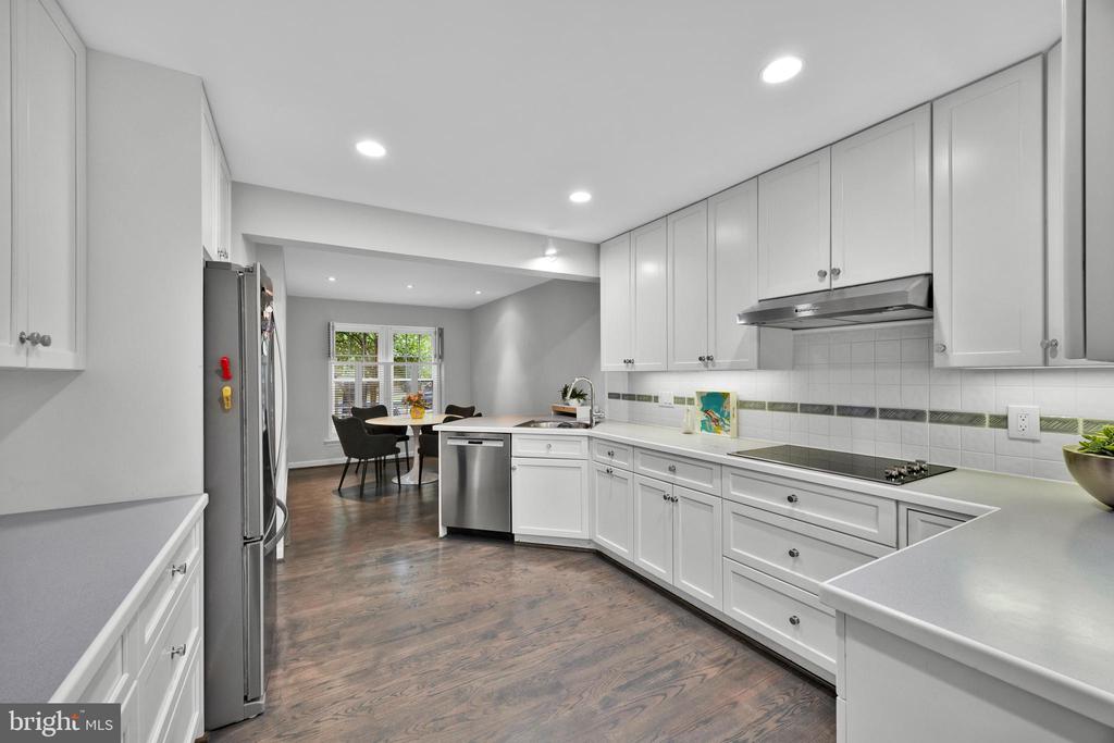 5816 TUDOR LANE