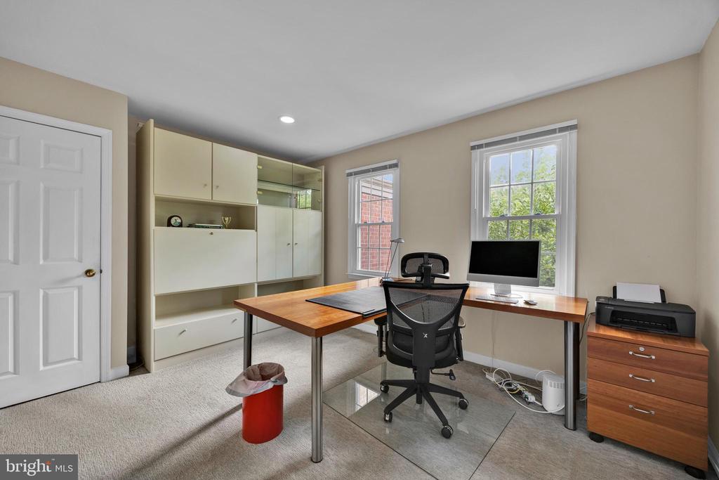 5816 TUDOR LANE