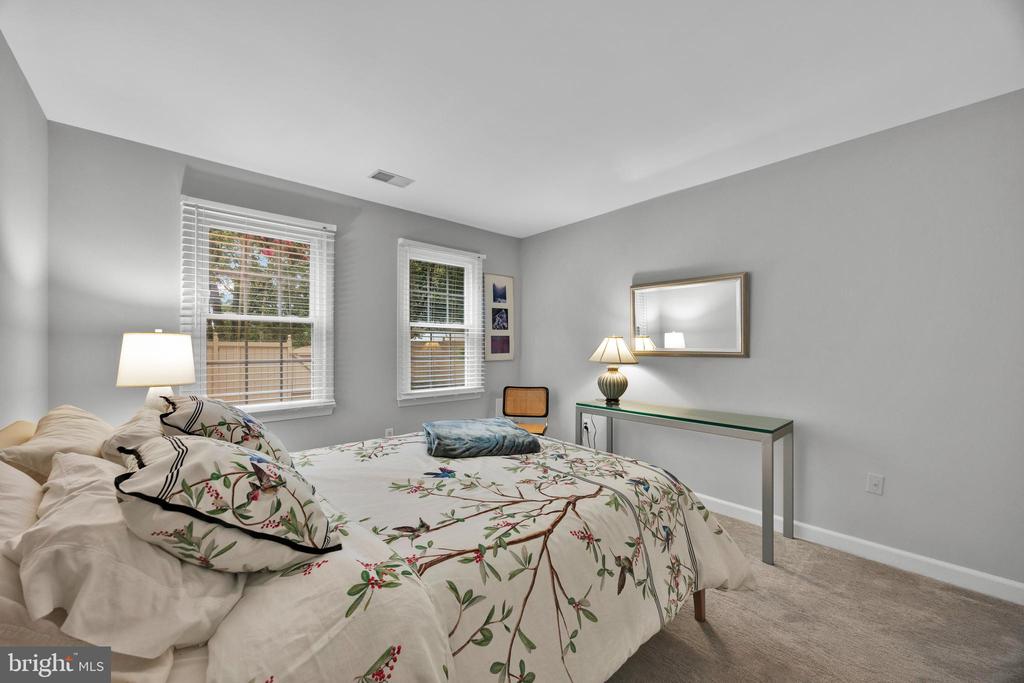 5816 TUDOR LANE