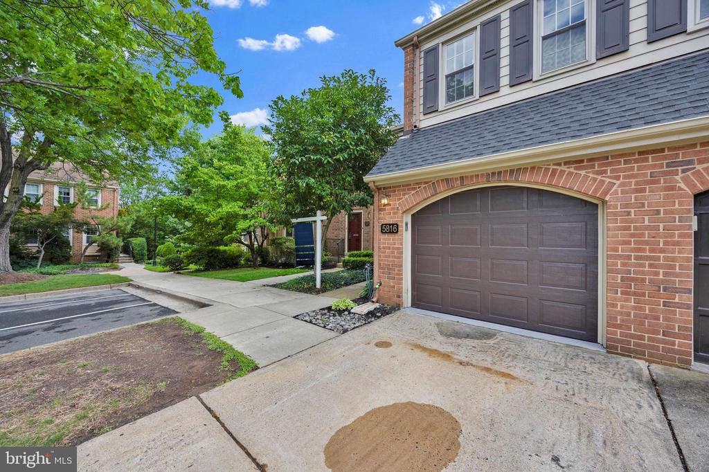 5816 TUDOR LANE