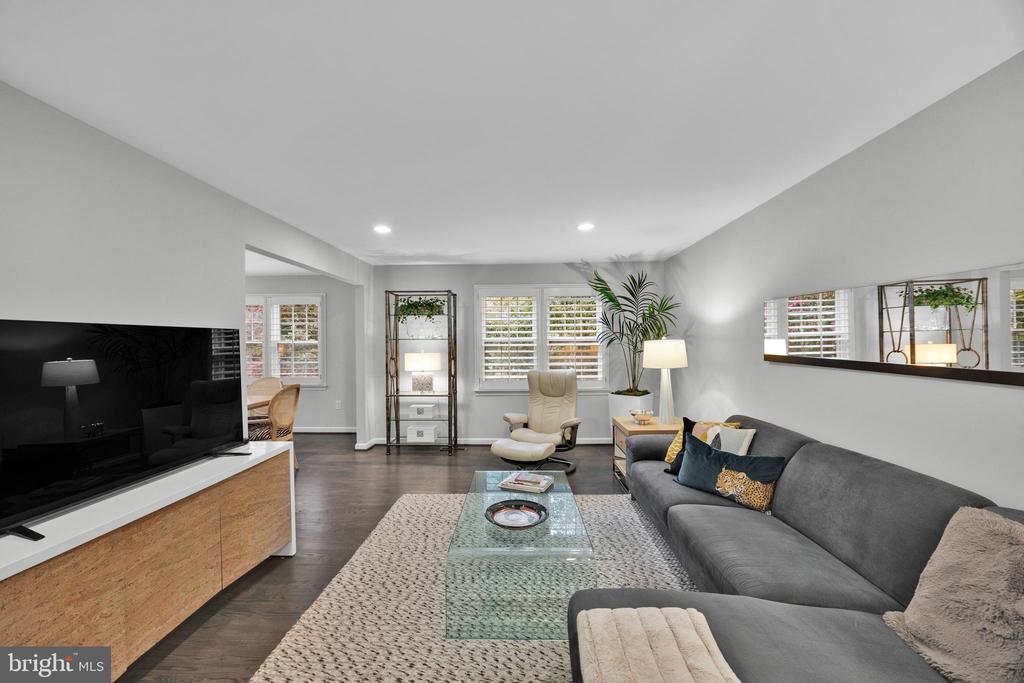 5816 TUDOR LANE