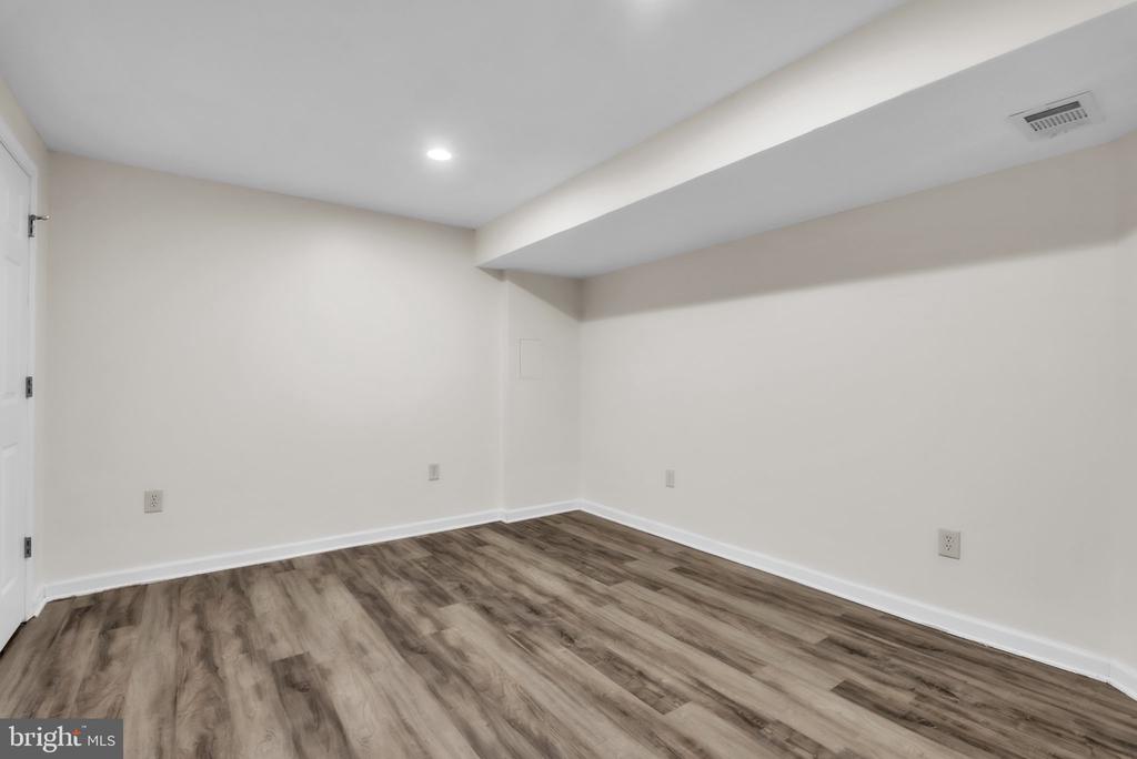 8710 YARMOUTH COURT