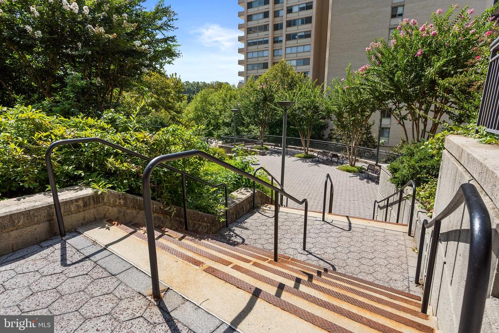 4601 N N PARK AVENUE N Unit: 220V