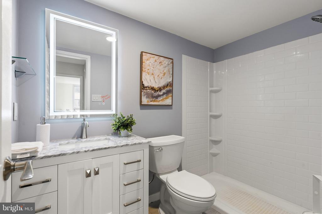 4601 N N PARK AVENUE N Unit: 220V