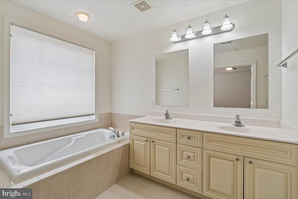 11516 CLAIRMONT VIEW TERRACE