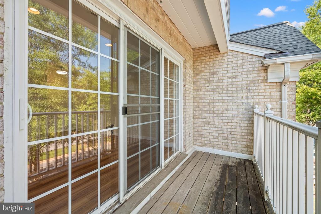 220 FALLSGROVE BOULEVARD Unit: 3