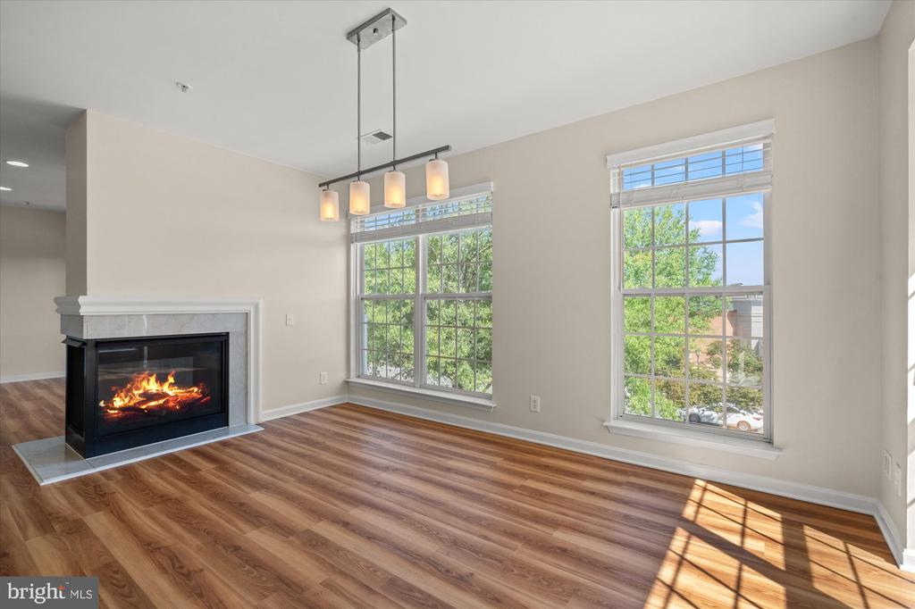 220 FALLSGROVE BOULEVARD Unit: 3
