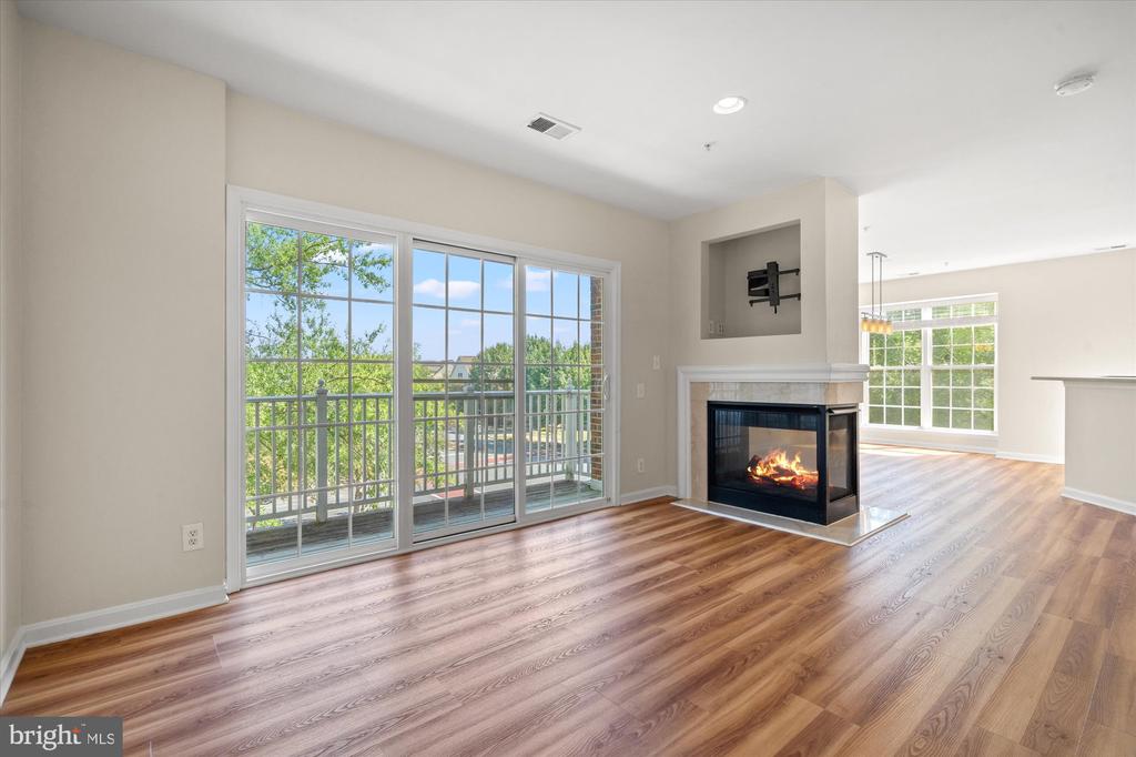 220 FALLSGROVE BOULEVARD Unit: 3