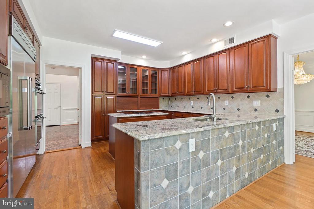 9705 HOLLOWAY HILL