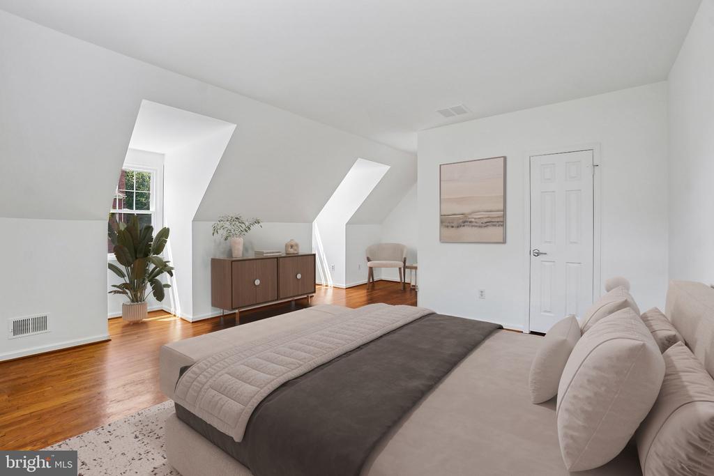 9705 HOLLOWAY HILL