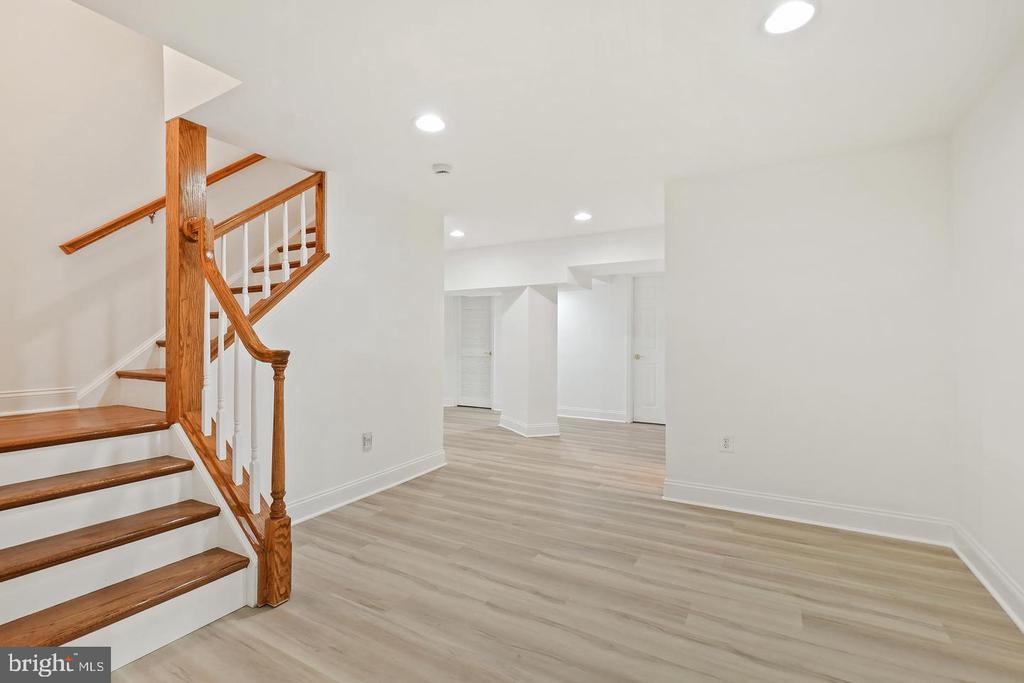 9705 HOLLOWAY HILL