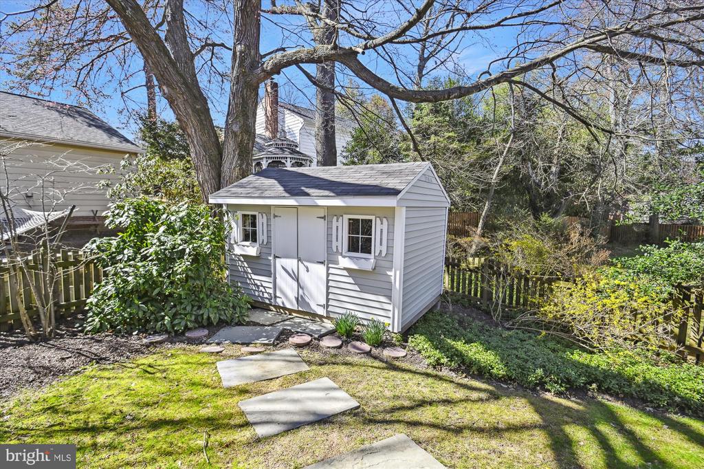 11704 HITCHING POST LANE