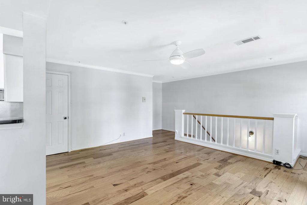 5716 CHAPMAN MILL DRIVE Unit: 150