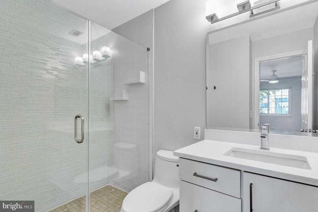 5716 CHAPMAN MILL DRIVE Unit: 150