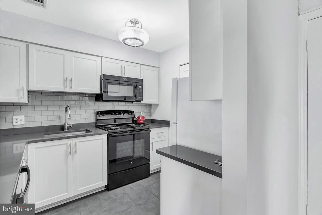 5716 CHAPMAN MILL DRIVE Unit: 150