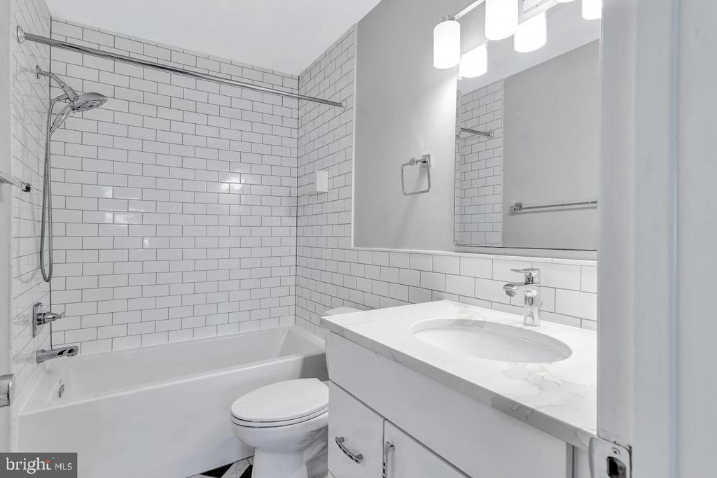 5716 CHAPMAN MILL DRIVE Unit: 150