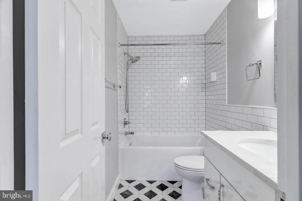 5716 CHAPMAN MILL DRIVE Unit: 150
