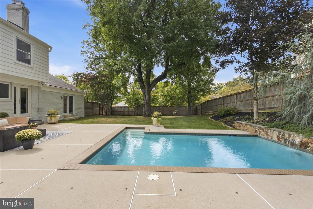 11200 HUNT CLUB DRIVE